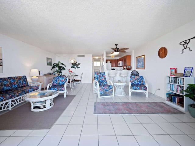 コル ホヌ スタニング ビーチフロント コンド フォー 2！