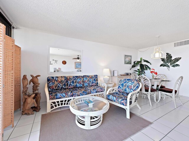 コル ホヌ スタニング ビーチフロント コンド フォー 2！