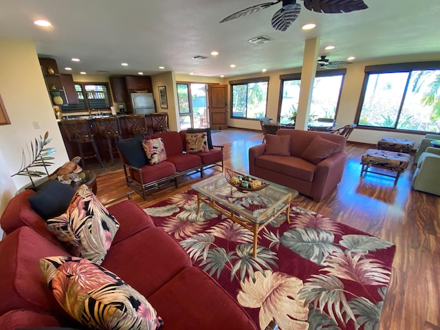 インターナショナル コロニー クラブ 23