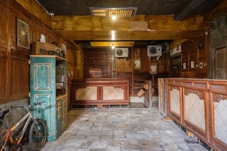 ツースペースズ リビング アット ブンガ デサ ジンバラン