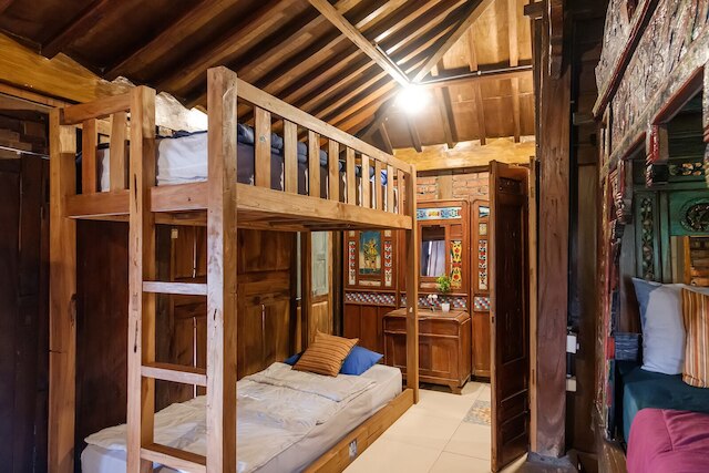 ツースペースズ リビング アット ブンガ デサ ジンバラン