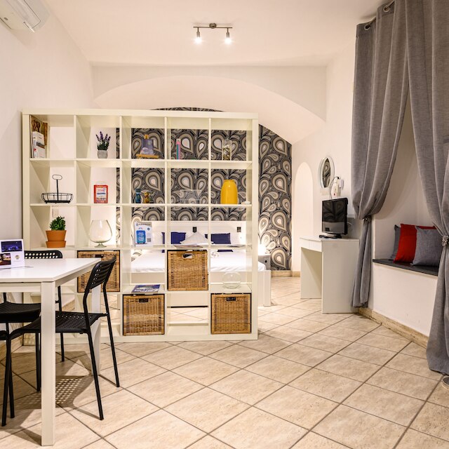 ヴィア ニロ 30 イン ナポリ