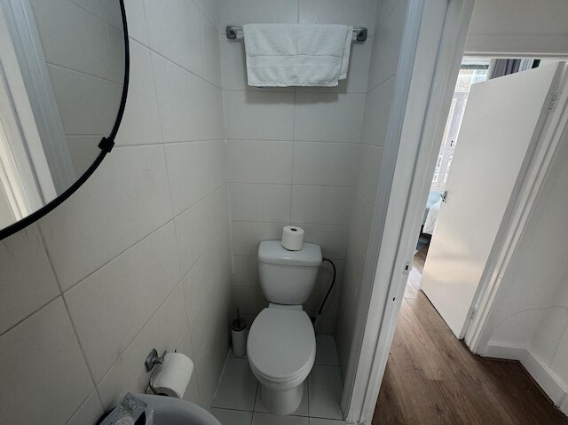 チャーミング ラージ スタジオ アパートメント ウィズ バルコニー