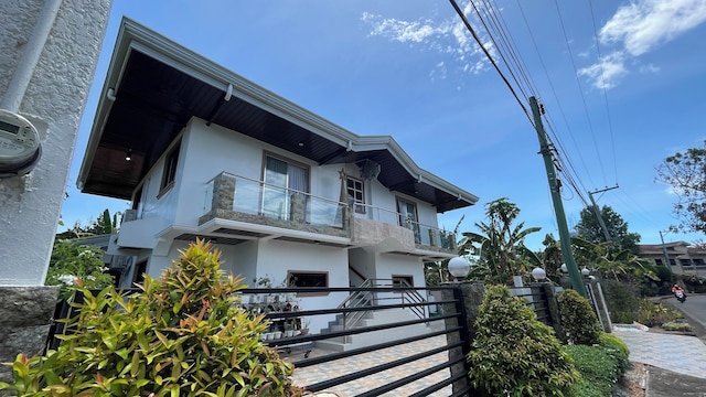 ソンリサ - ゴールデンメドウズ バイ ハイブルームズ