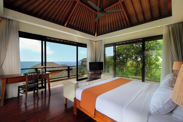 トリシャ クリフ ヴィラ カラン タンギ