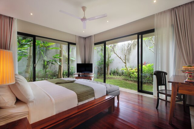 トリシャ クリフ ヴィラ カラン タンギ