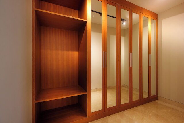 トリシャ クリフ ヴィラ カラン タンギ