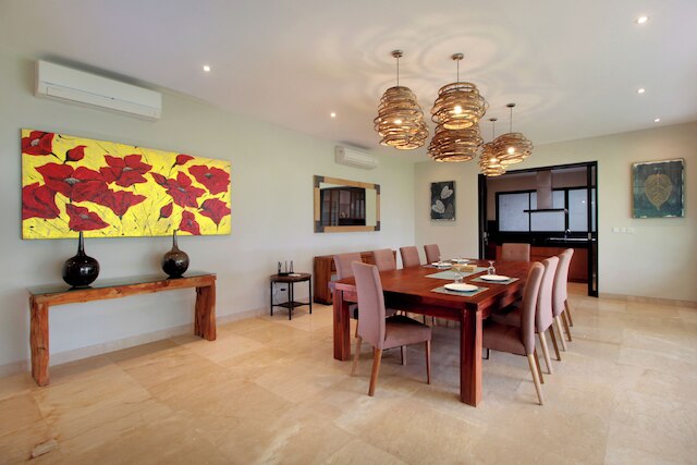 トリシャ クリフ ヴィラ カラン タンギ