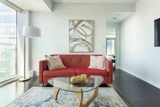 エレガント スイーツ - CN タワー & レイク ビュー