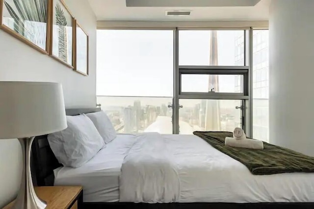 エレガント スイーツ - CN タワー & レイク ビュー