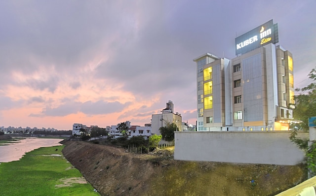 KUBER インン エリート