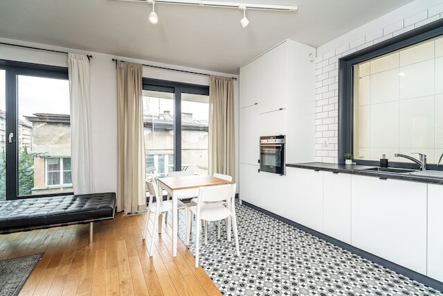 レントプラネット - カミエニカ レトマナ