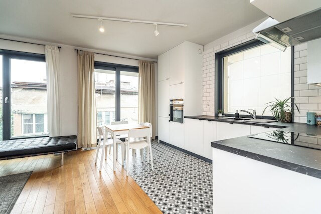 レントプラネット - カミエニカ レトマナ