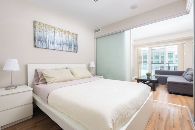 ワールド ワイド ステイズ スイート - CN タワー