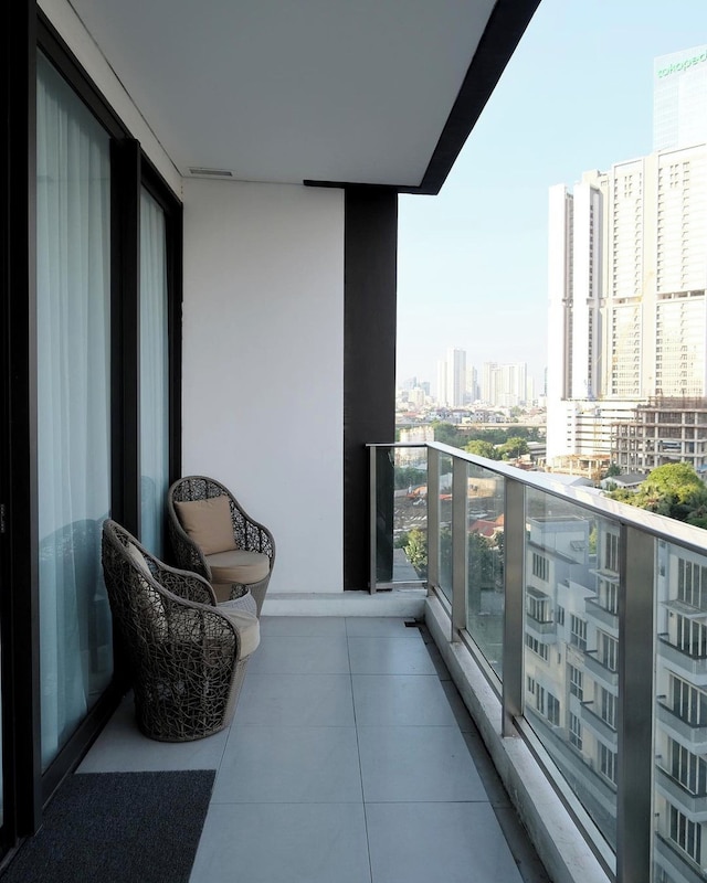 マングクルフール レジデンス バイ ロリン