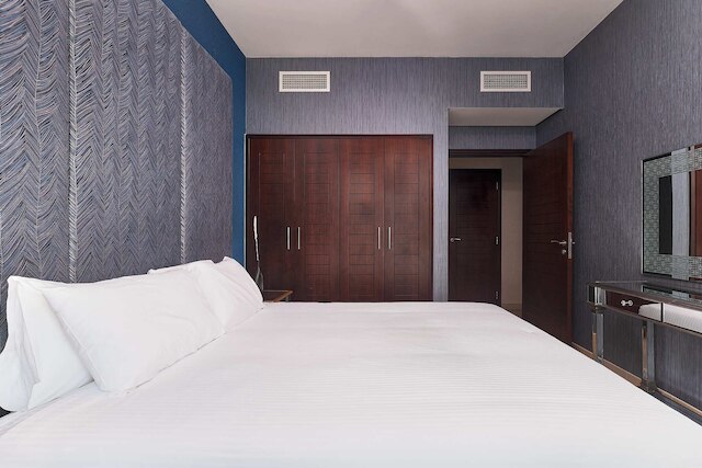 ベラビスタ プラッシュ 2BR ウィズ メイズルーム ブルバードセントラル