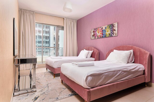 ベラビスタ プラッシュ 2BR ウィズ メイズルーム ブルバードセントラル