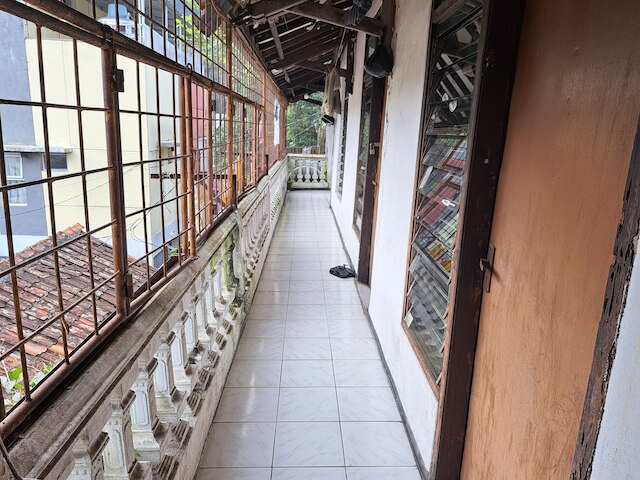 ホテル O スリワンギ ゲストハウス シャリア