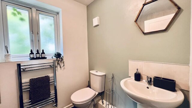 スタイリッシュタウンハウス ウィズ フリーパーキング イン リバプール