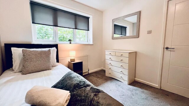 スタイリッシュタウンハウス ウィズ フリーパーキング イン リバプール