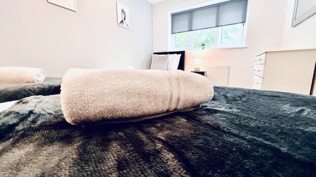 スタイリッシュタウンハウス ウィズ フリーパーキング イン リバプール