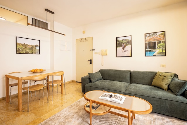 アンドロメダズ チャーム バイ シー N' レント