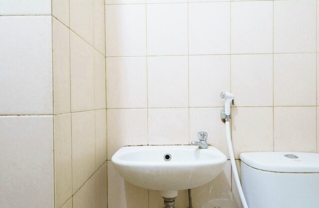 OYO 93945 ザ スイート メトロ アパートメン バイ サ