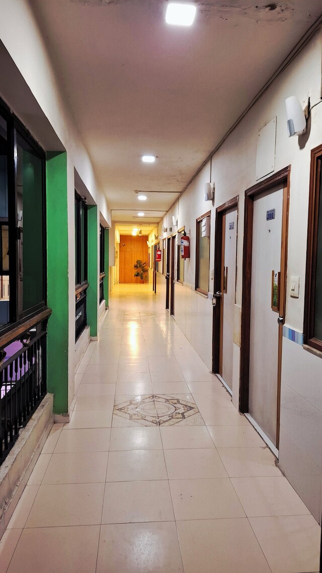 ホテル クリシュナ アーメダバード