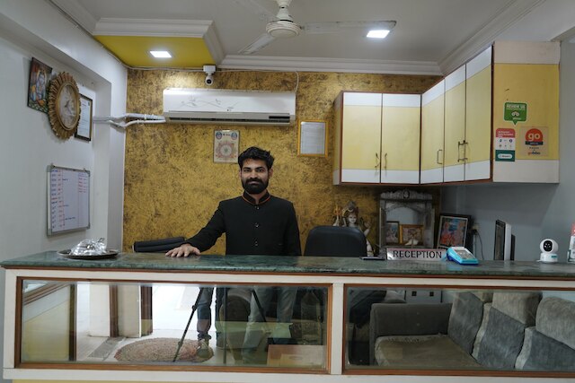 ホテル クリシュナ アーメダバード