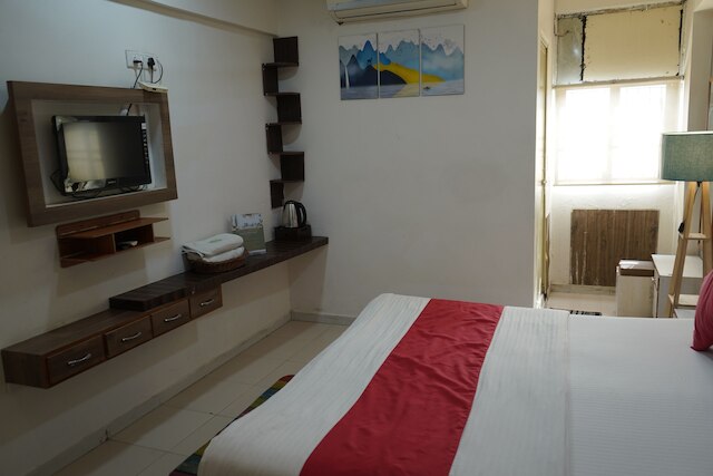 ホテル クリシュナ アーメダバード