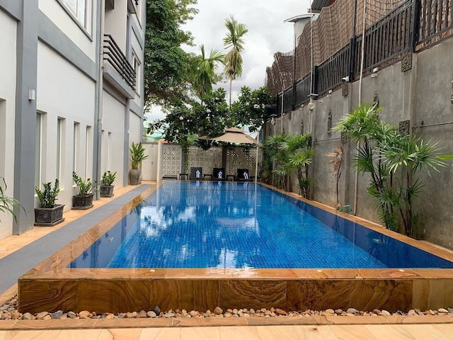 ニコズ ホテル 2