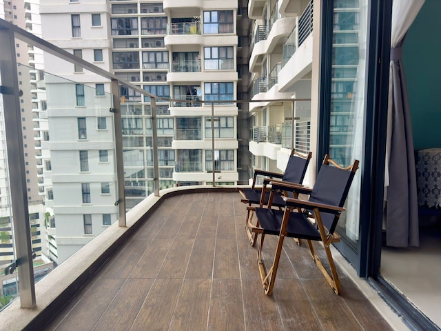 JB シティ ダンガベイ ショッピングモール アパートメント