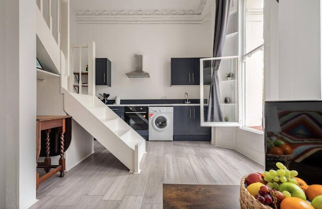 ウェスト オアシス - エスケープ フロム カオス