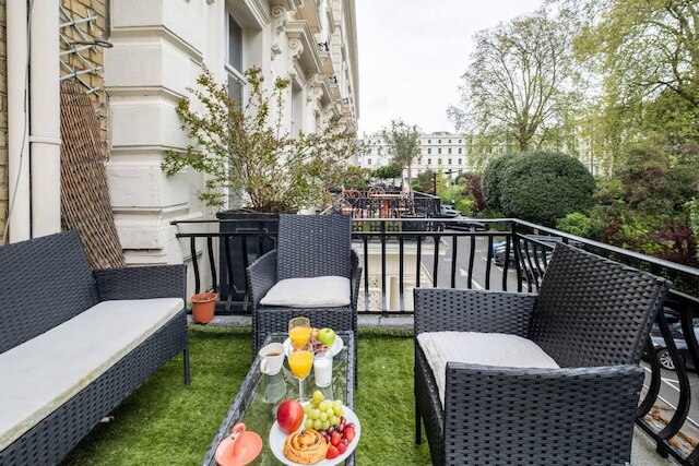 ウェスト オアシス - エスケープ フロム カオス