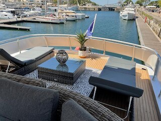 ラグジュアリー ヨット イン ラ ロシェル ウィズ ア テラス