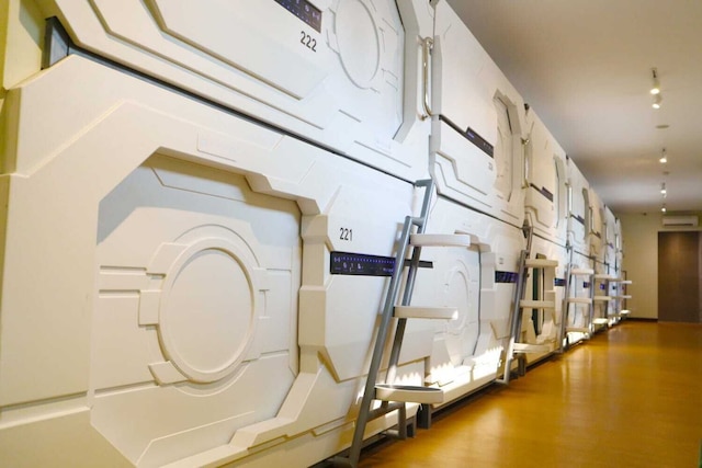 ホイズ カプセル タムリン ジャカルタ