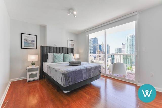 ブリッケル シティ ビュー コンド ウィズ プール