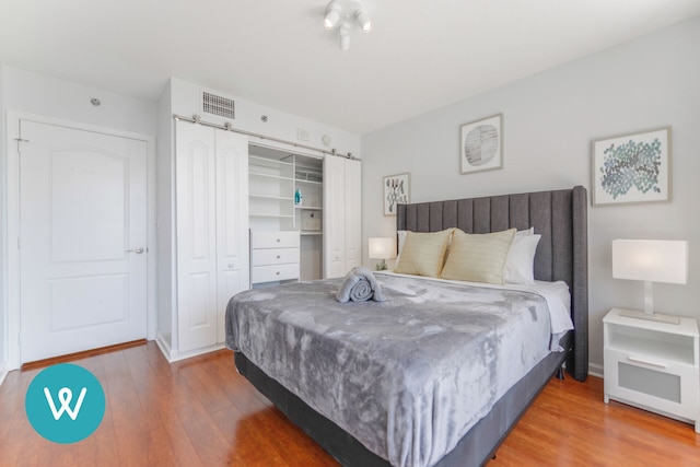 ブリッケル シティ ビュー コンド ウィズ プール