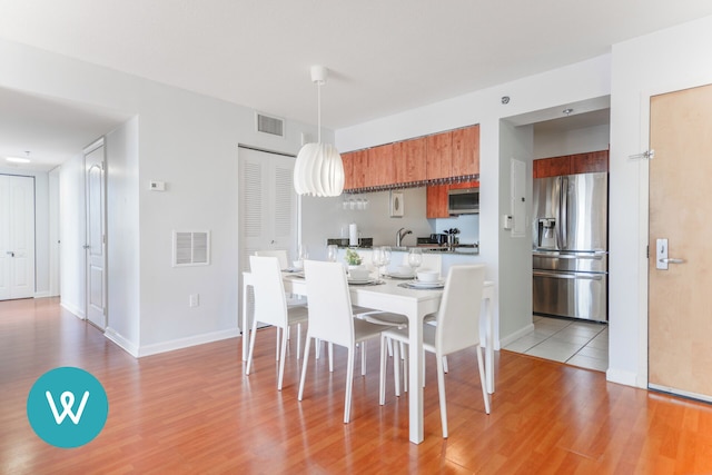 ブリッケル シティ ビュー コンド ウィズ プール