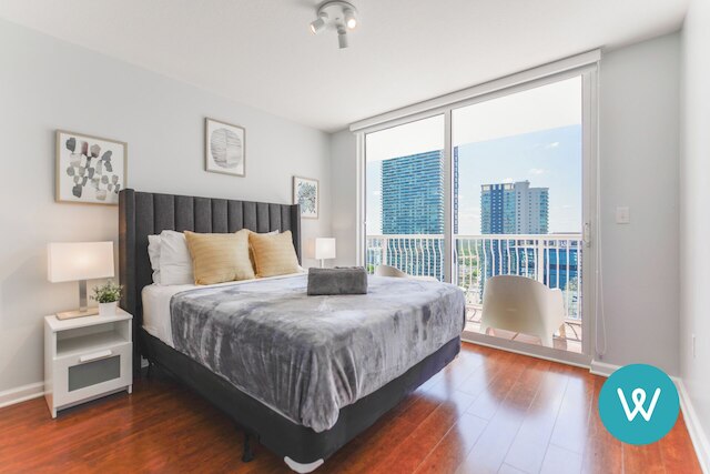 ブリッケル シティ ビュー コンド ウィズ プール