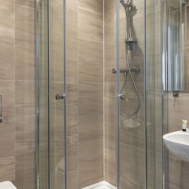 バルコニー サウス ケンジントン ラグジュアリー 2 ベッド アパートメント