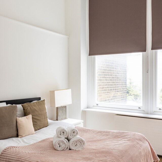 バルコニー サウス ケンジントン ラグジュアリー 2 ベッド アパートメント