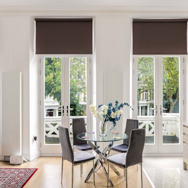 バルコニー サウス ケンジントン ラグジュアリー 2 ベッド アパートメント