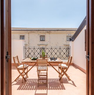 オレテアアパートメント ウィズ テラス by ワンダフルイタリー