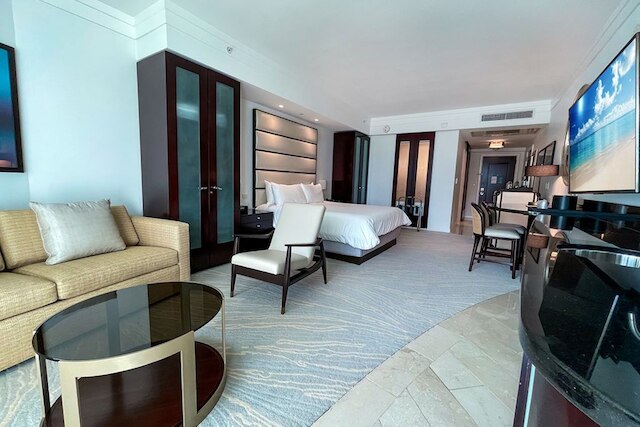 フォンテンブロー バルコニー 10 ミン フロム ソービー