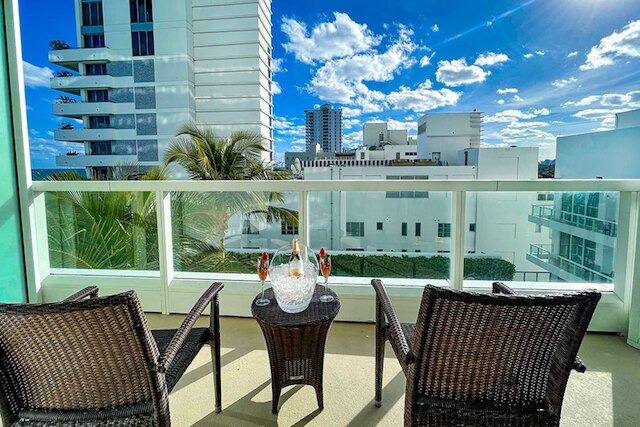 フォンテンブロー バルコニー 10 ミン フロム ソービー