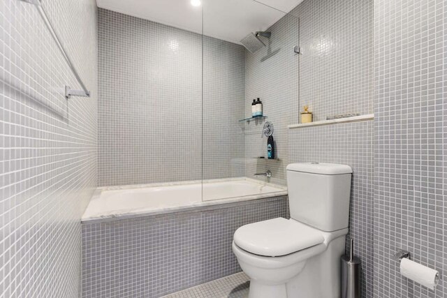 プールサイド アパートメント オポジット レッドファーン パーク