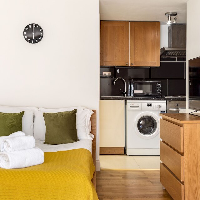 コージー スタジオ イン アールズ コート フラット 17