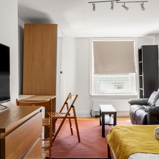 コージー スタジオ イン アールズ コート フラット 17