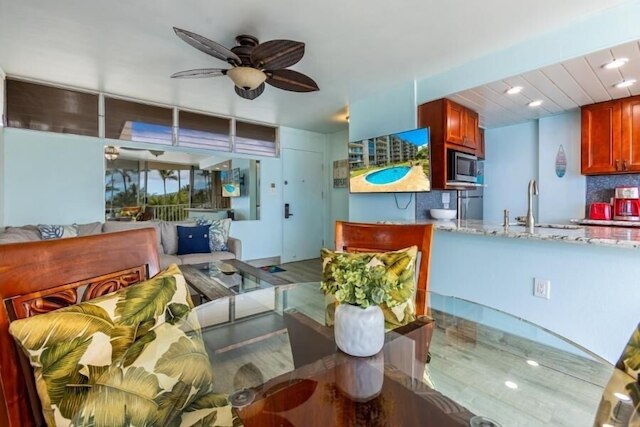 カマオレナル, #504^ 2 ベッドルームコンド バイ レッドオーニング